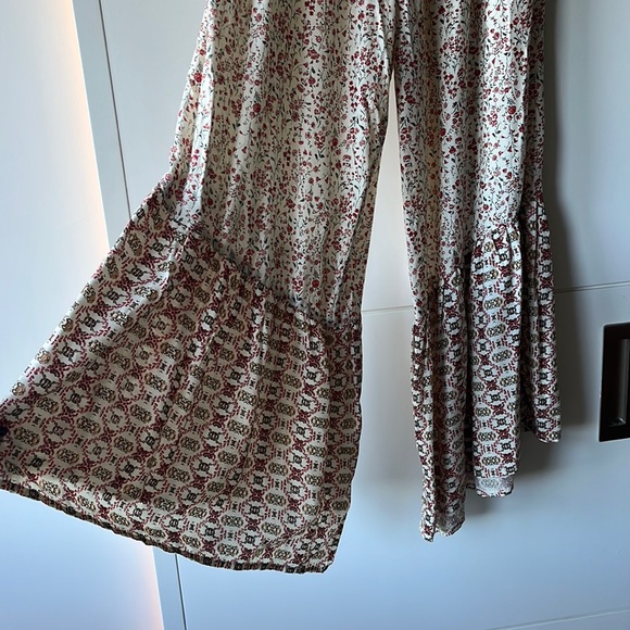 Strapless flowy jumpsuit with flare legs - Picture 2 of 3